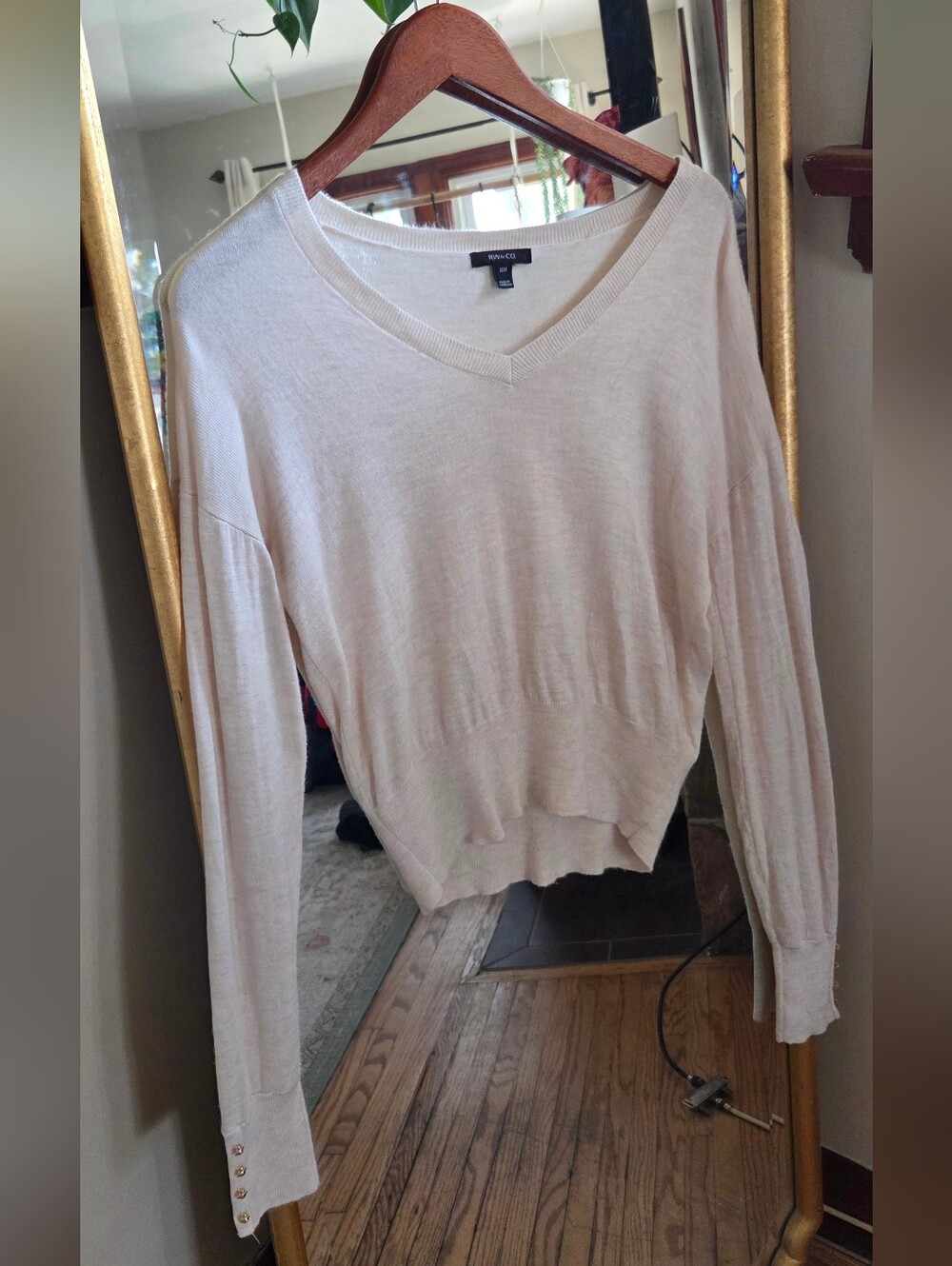 Women's RW&Co Long Sleeve Vneck Sweater Medium